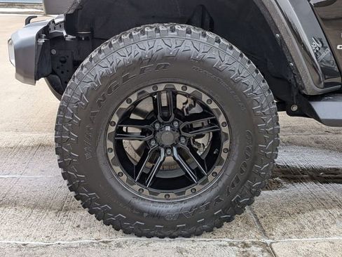 Used 2022 Jeep Gladiator Overland w/ Popular Equipment Package image 11