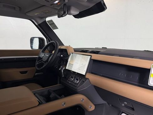 New 2026 Land Rover Defender 130 X-Dynamic SE image 19
