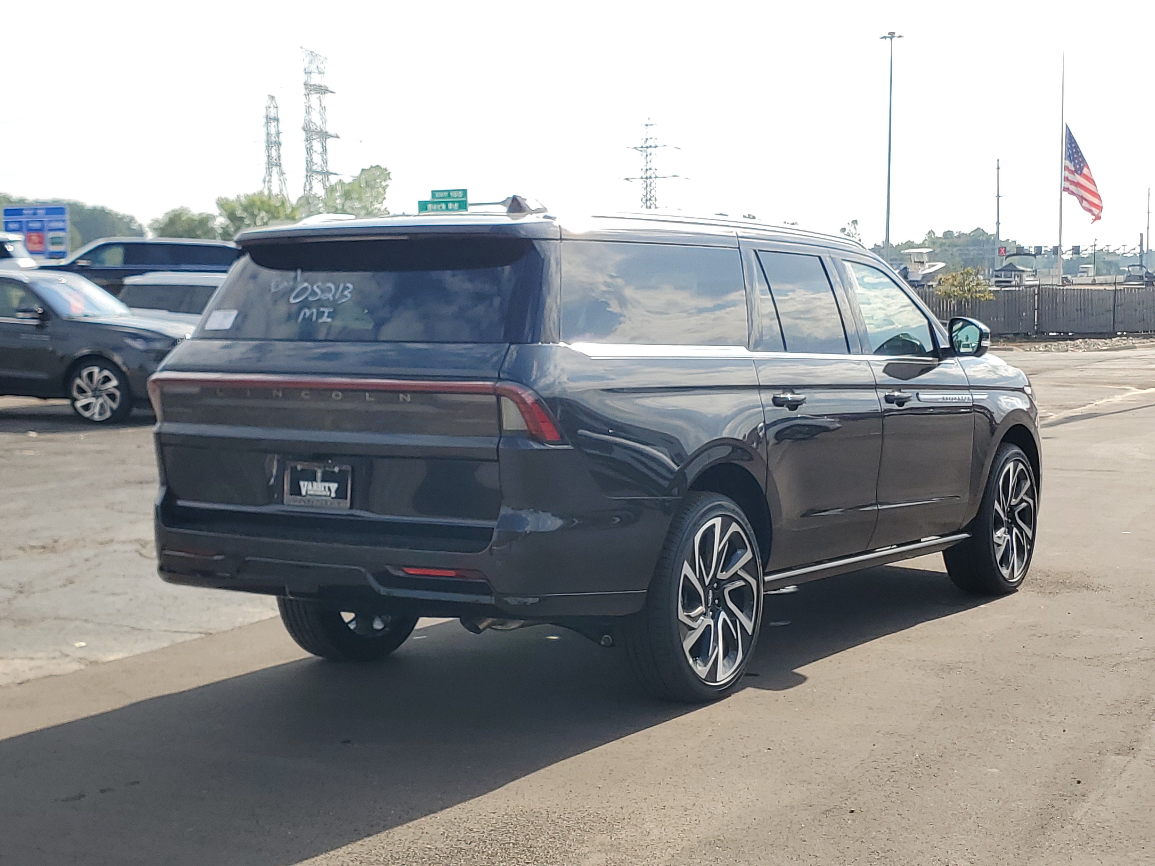 New 2027 Lincoln Navigator L Reserve AWD/4WD image 4