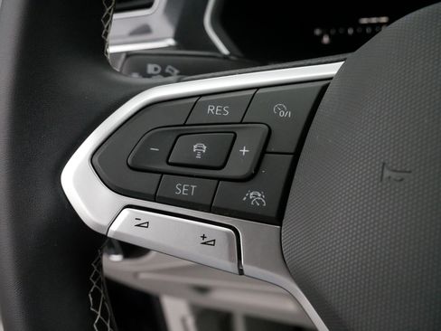 Certified 2022 Volkswagen Tiguan SE image 25