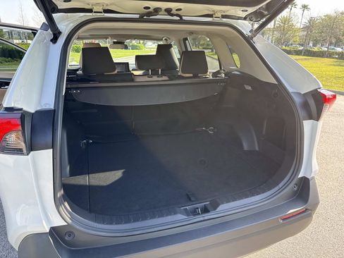 Used 2021 Toyota RAV4 XLE w/ Convenience Package image 11