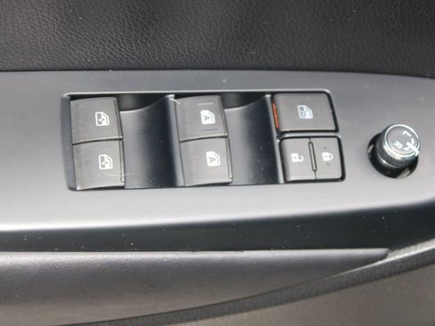 Used 2018 Toyota Highlander XLE image 12