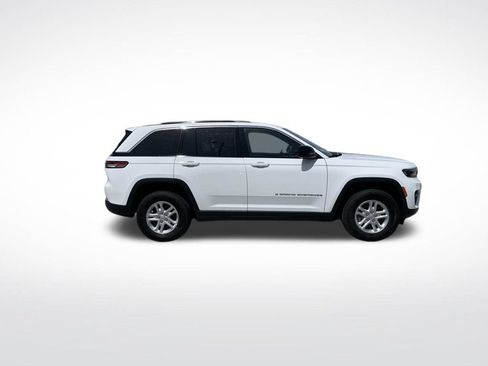 Used 2025 Jeep Grand Cherokee Laredo w/ Luxury Tech Group I AWD/4WD image 6