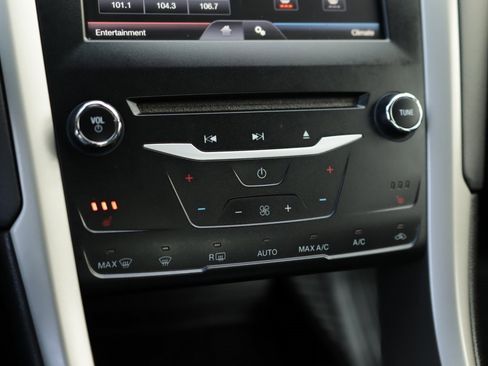 Used 2014 Ford Fusion SE w/ Equipment Group 202A image 15