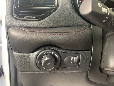 Used 2022 Dodge Durango R/T w/ Blacktop Package RWD image 17