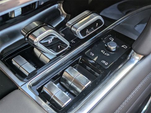 New 2025 Land Rover Range Rover Long Wheelbase SE image 21