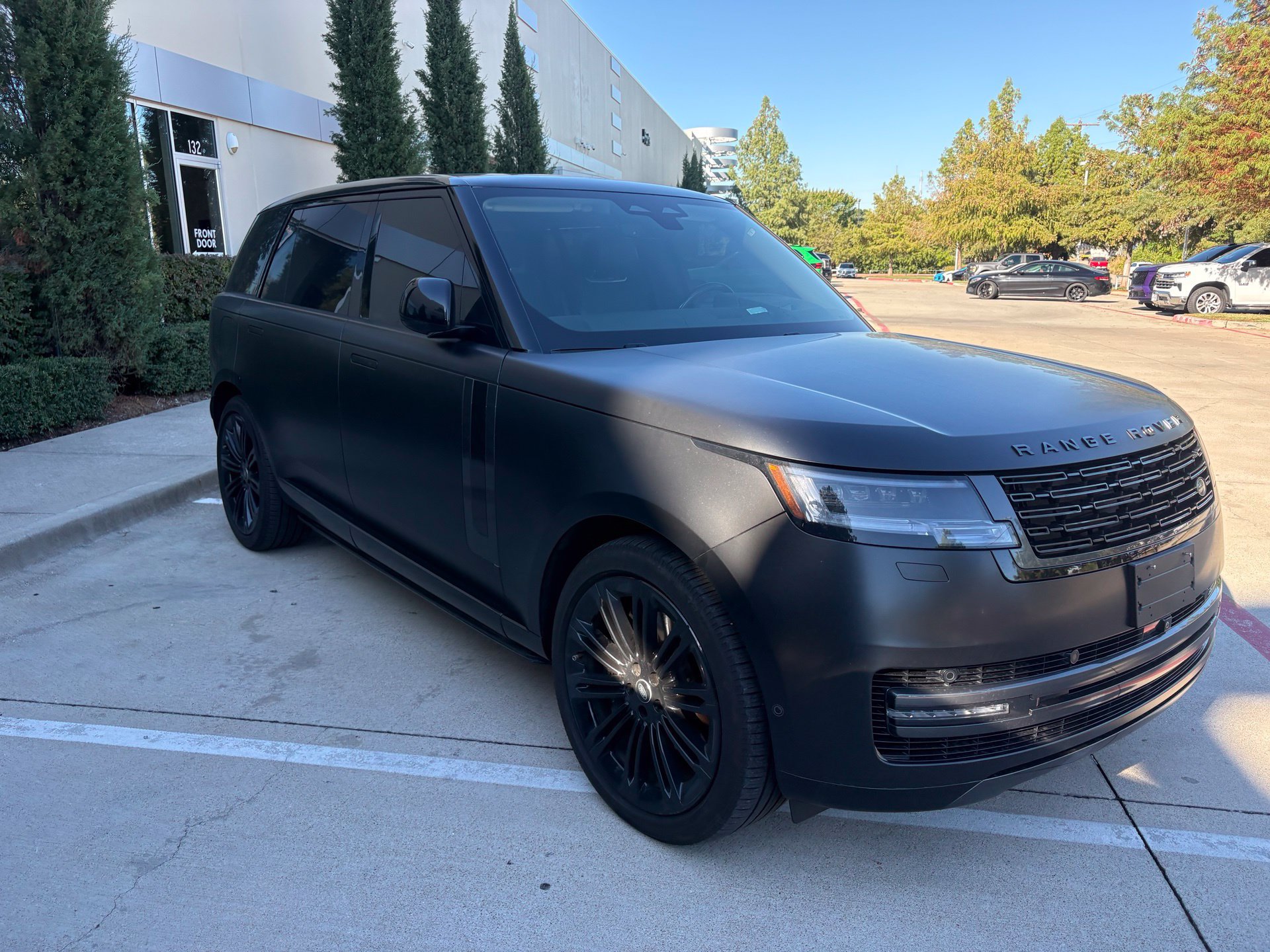 Used 2025 Land Rover Range Rover Long Wheelbase SE AWD/4WD image 3