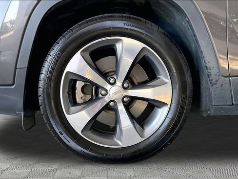 Used 2019 Jeep Cherokee Limited w/ Luxury Group FWD image 21