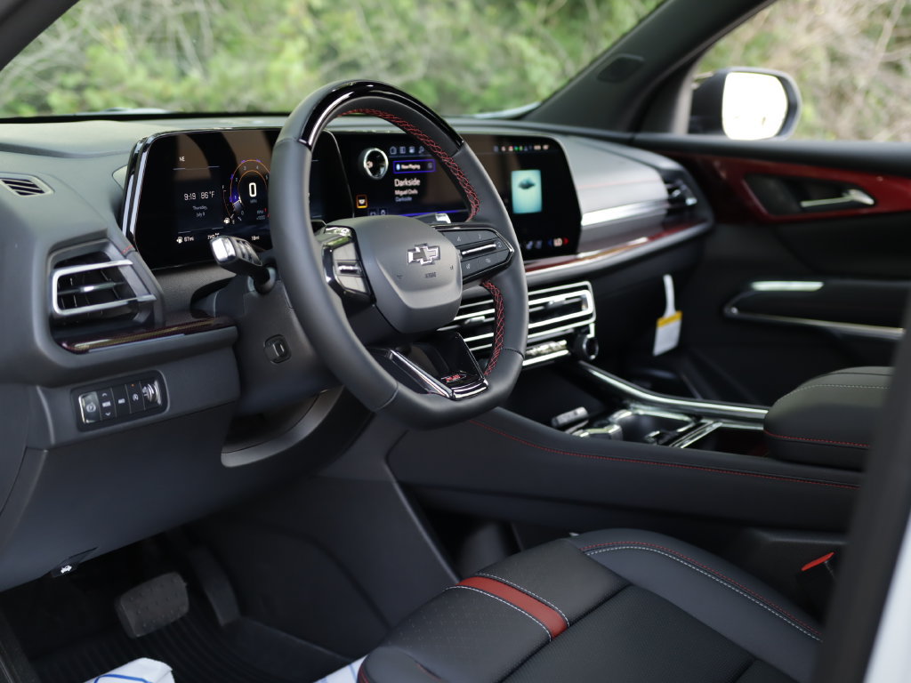 New 2026 Chevrolet Traverse RS w/ LPO, Floor Liner Package AWD/4WD image 9