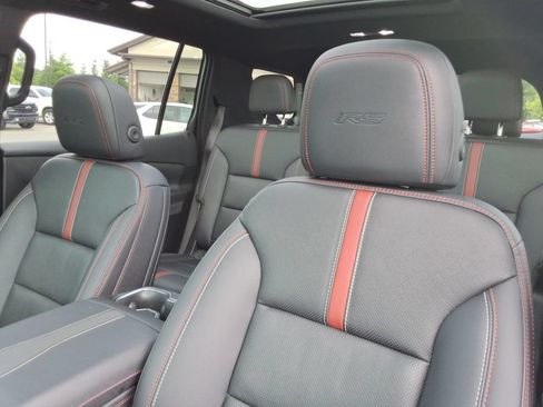 Certified 2025 Chevrolet Traverse RS FWD image 23