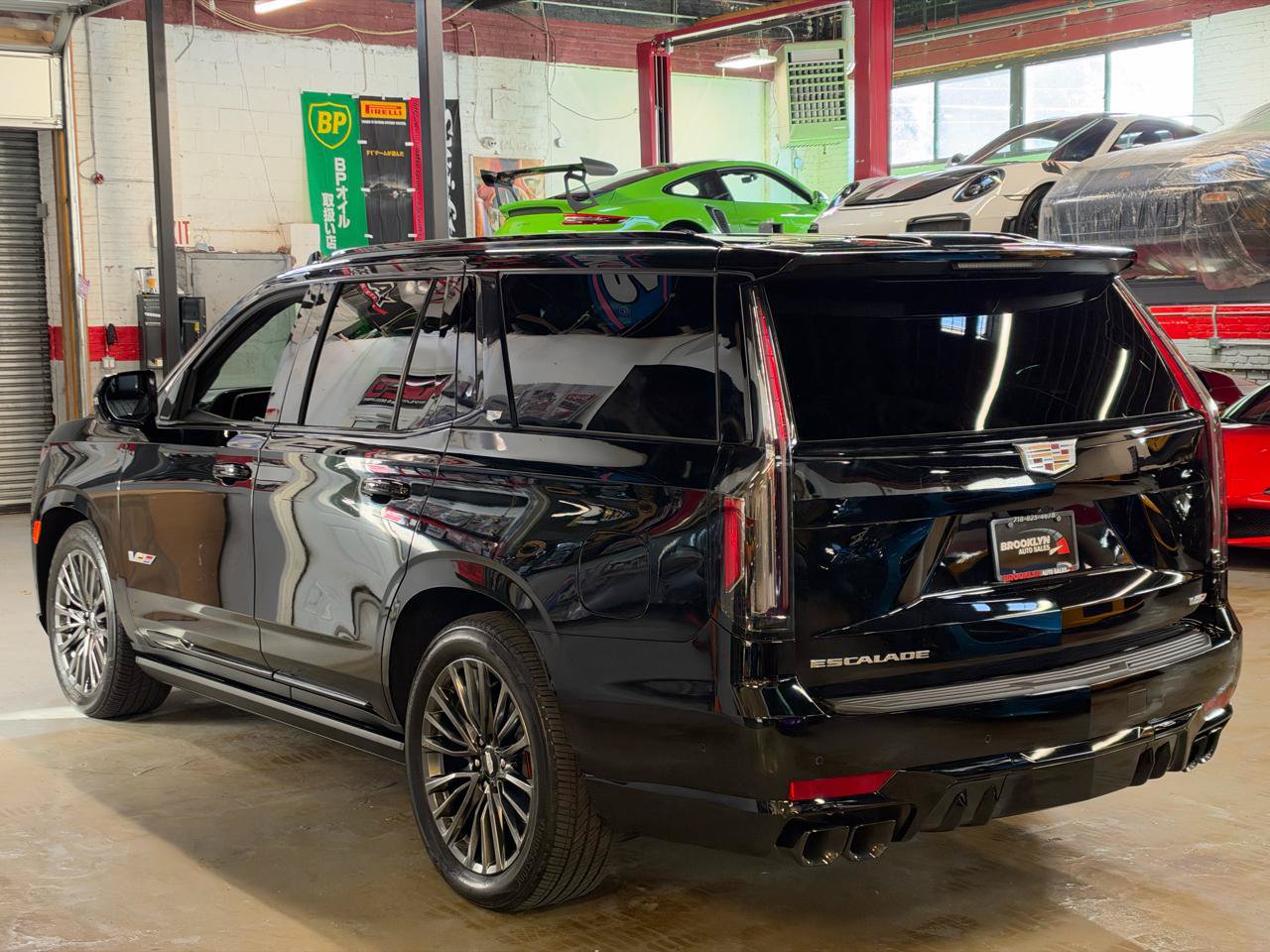Used 2023 Cadillac Escalade V AWD/4WD image 11