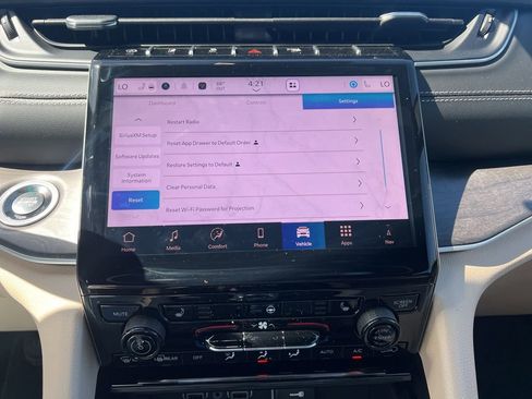 New 2025 Jeep Grand Cherokee Limited AWD/4WD image 60