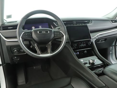 Used 2023 Jeep Grand Cherokee L Limited w/ Luxury Tech Group II AWD/4WD image 2