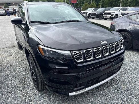Used 2025 Jeep Compass Limited w/ Elite Group AWD/4WD image 2