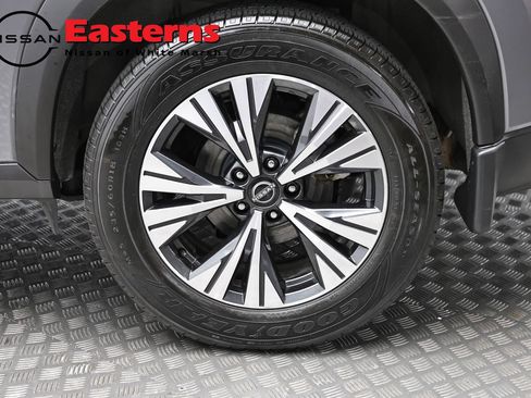 Used 2023 Nissan Rogue SV AWD/4WD image 8