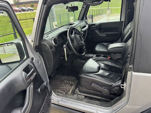 Used 2016 Jeep Wrangler Sport AWD/4WD image 5