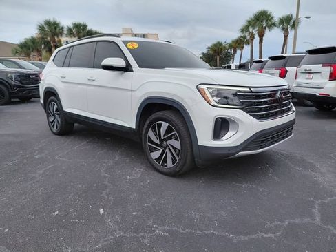 Used 2024 Volkswagen Atlas SE FWD image 2