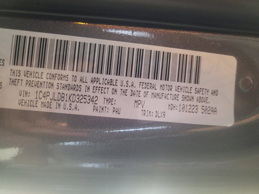 Used 2019 Jeep Cherokee Limited FWD image 33