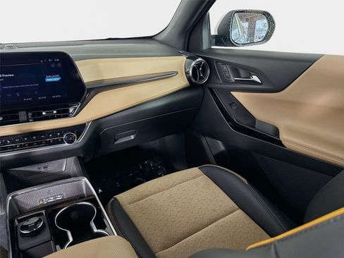Certified 2025 Chevrolet Equinox ACTIV w/ Safety and Technology Package AWD/4WD image 25