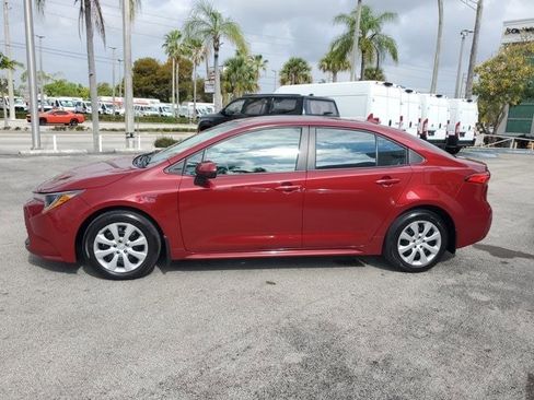 Used 2025 Toyota Corolla LE image 4