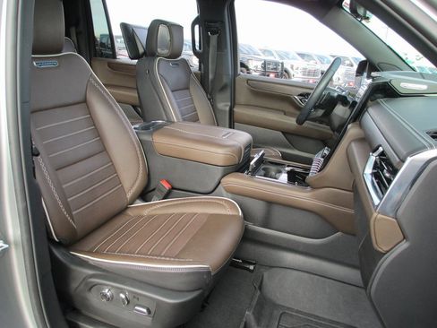 Certified 2025 GMC Yukon XL Denali Ultimate image 25