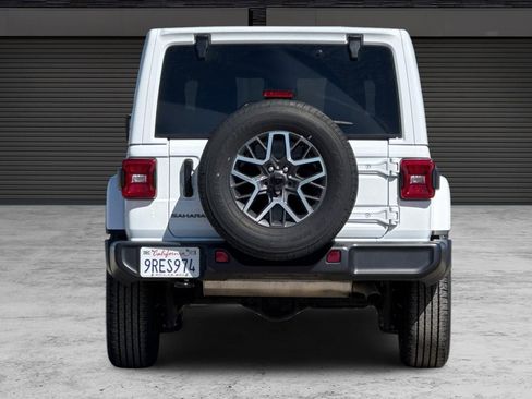 Used 2025 Jeep Wrangler Unlimited Sahara AWD/4WD image 5