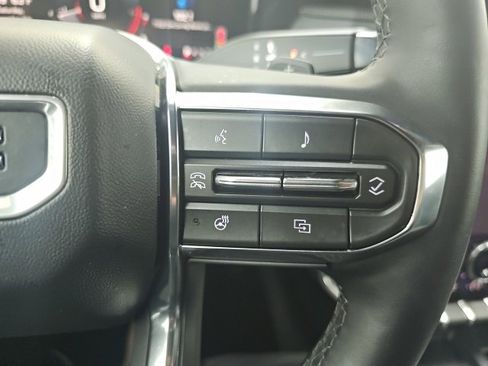 Used 2025 GMC Acadia Elevation image 14