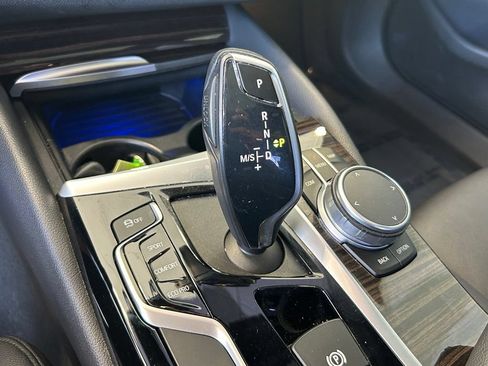 Used 2020 BMW 530i w/ Convenience Package RWD image 16