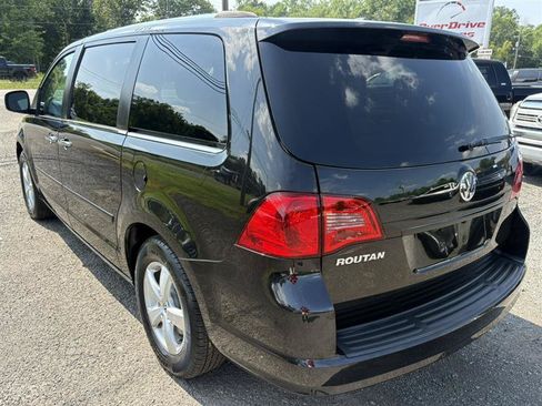 Used 2013 Volkswagen Routan SEL Premium FWD image 3