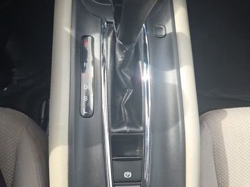 Used 2016 Honda HR-V LX image 21