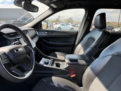 Used 2024 Jeep Grand Cherokee L Altitude image 9