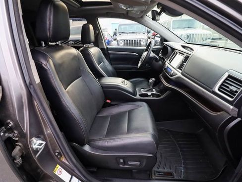 Used 2017 Toyota Highlander Limited image 44
