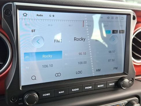 Used 2018 Jeep Wrangler Unlimited Rubicon AWD/4WD image 17
