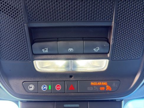 Used 2025 Chevrolet Traverse Z71 w/ Driver Confidence Package image 41