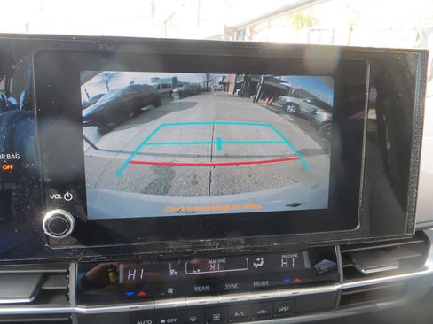 Used 2025 Toyota Sienna LE image 14