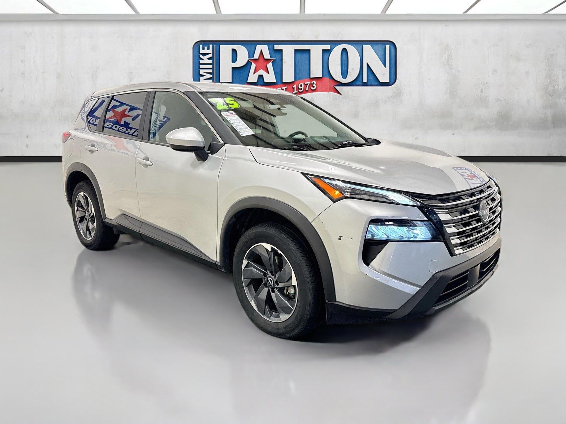 Used 2025 Nissan Rogue SV FWD image 1
