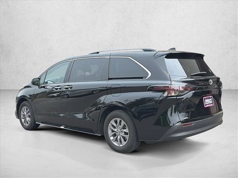Used 2024 Toyota Sienna XLE AWD/4WD image 7