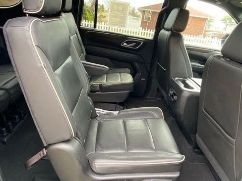 Used 2021 Chevrolet Suburban Premier AWD/4WD image 27
