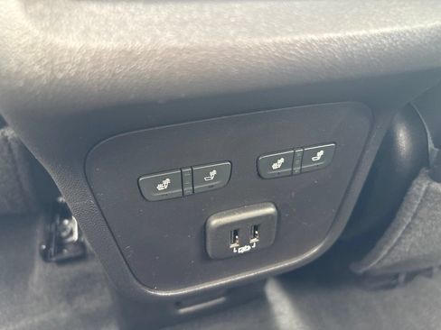 Used 2024 Chevrolet Equinox Premier AWD/4WD image 23