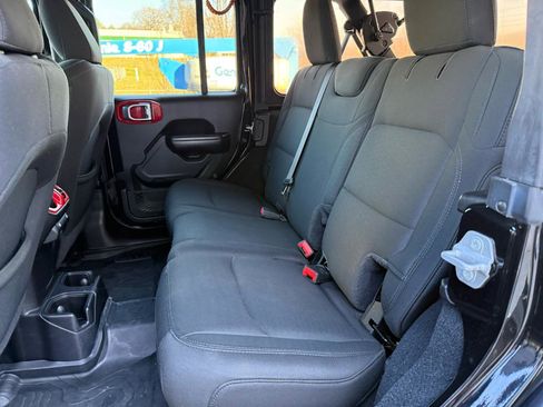 Used 2019 Jeep Wrangler Unlimited Sport S image 24