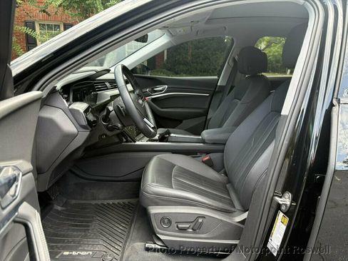 Used 2022 Audi e-tron Premium w/ Convenience Plus Package AWD/4WD image 10