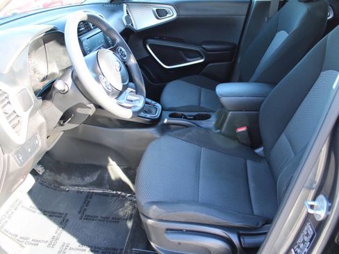 Used 2020 Kia Soul LX image 12