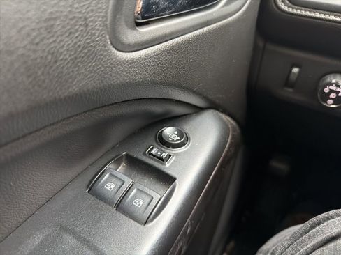 Used 2018 GMC Canyon SLE w/ SLE Convenience Package image 17