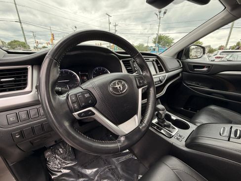 Used 2018 Toyota Highlander XLE w/ Protection Package #3 AWD/4WD image 23