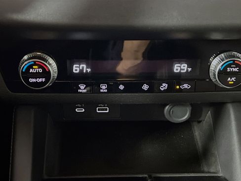 Used 2022 Mitsubishi Outlander ES image 26