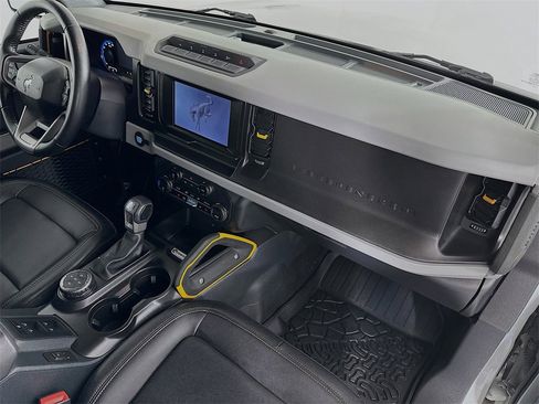 Used 2023 Ford Bronco Badlands image 28