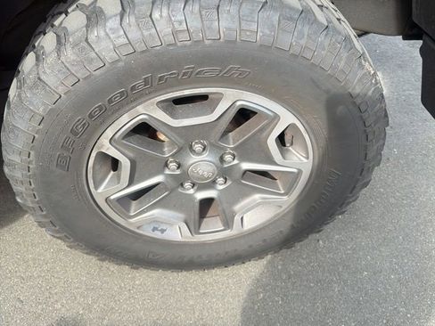 Used 2013 Jeep Wrangler Rubicon AWD/4WD image 8