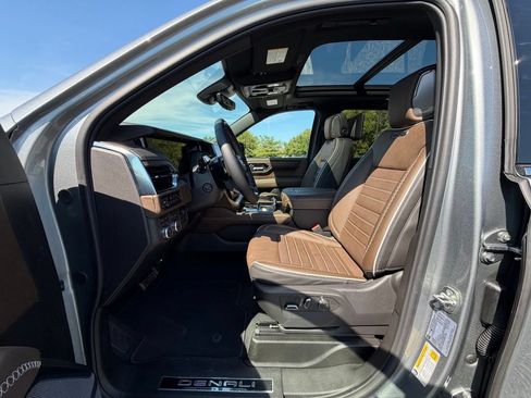 Used 2025 GMC Yukon Denali Ultimate AWD/4WD image 2