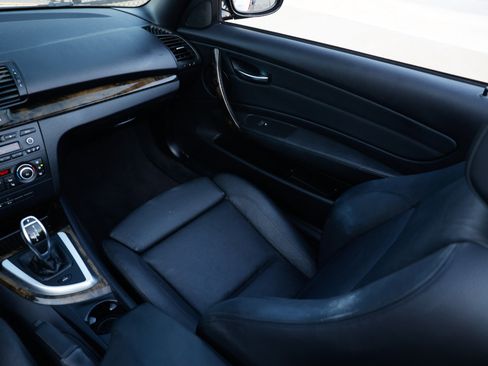Used 2011 BMW 135i Convertible w/ Premium Pkg image 23