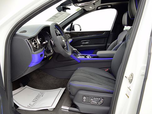 New 2025 Bentley Bentayga image 39